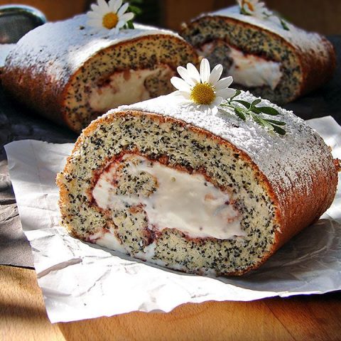Маково руло с маскарпоне