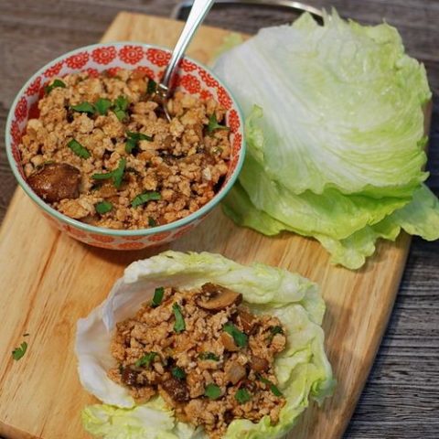 Пилешко в листа от зелена салата