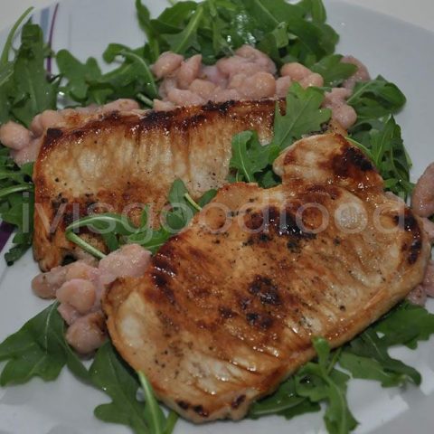 Пържоли на тиган с чеснов боб