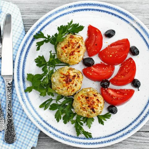 Пилешки кюфтета със зеле