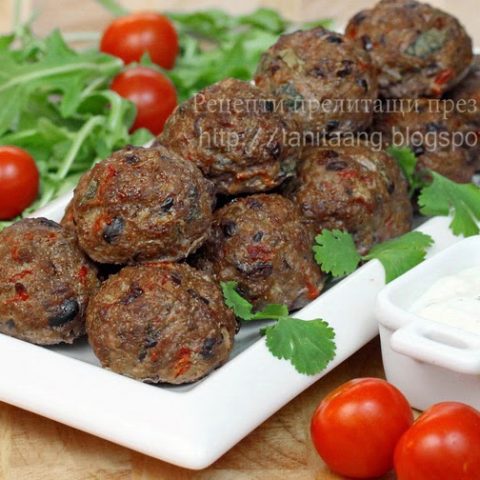 Кюфтенца от кайма с боб и печени чушки
