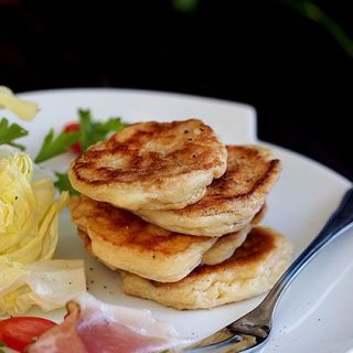 Дебели палачинки с крем-сирене