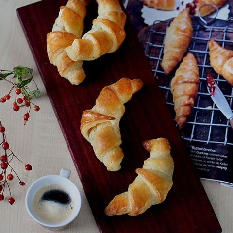 Маслени кроасани с извара