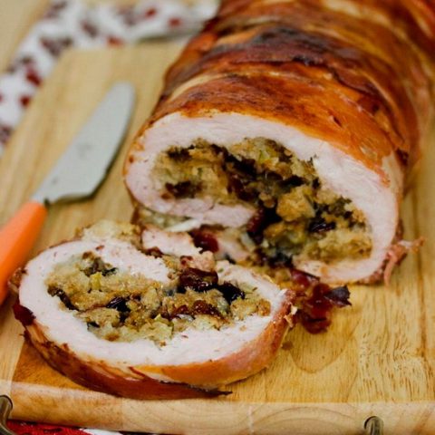 Пълнено пуешко руло обвито в прошуто